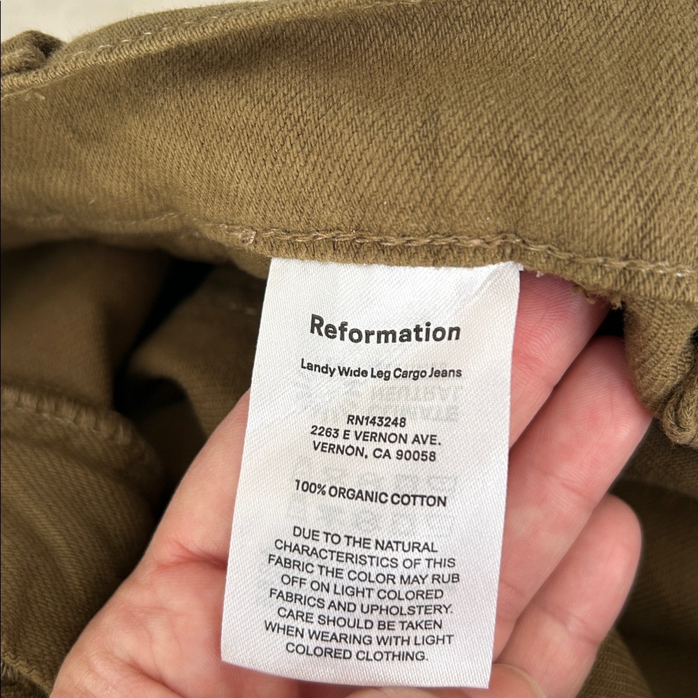 NWOT - REFORMATION ‘Landy’ Wide Leg Cargo Jeans in Dark Olive - Picture 4 of 9